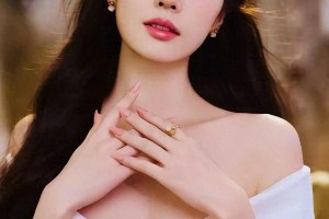 白鹿粉裙写真：优雅性感魅力全开