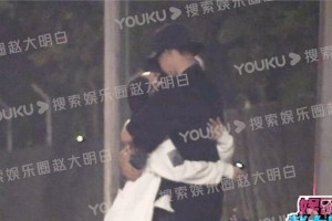 赵志伟新恋情曝光，与神秘美女当街拥吻