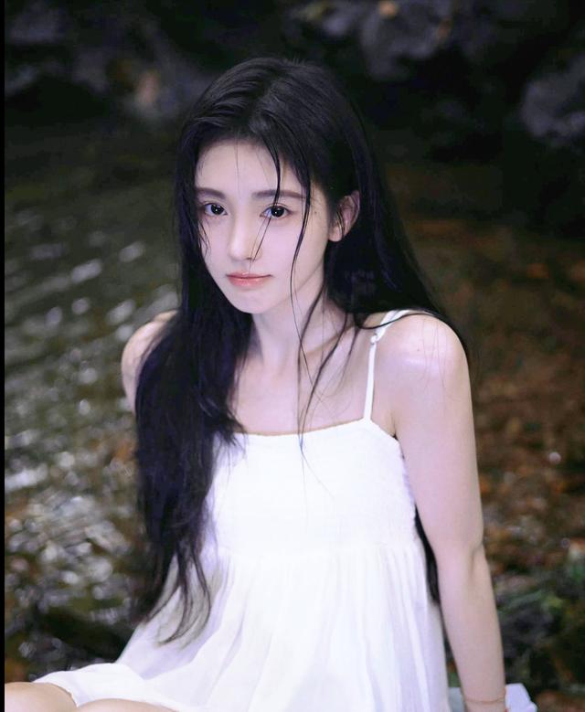 鞠婧祎早期杂志硬照