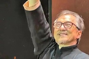 成龙传奇人生：从武打巨星到商业大亨