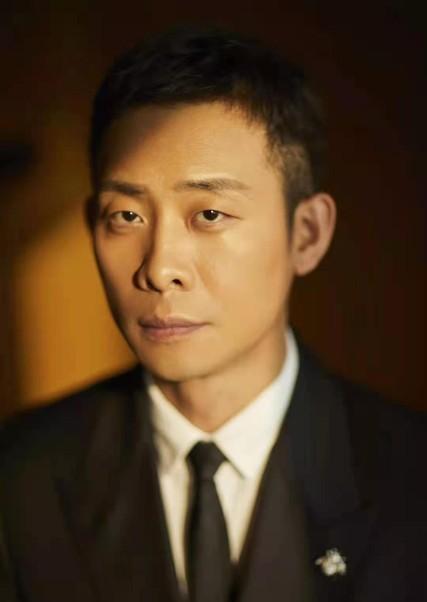 张译殷桃红毯对比